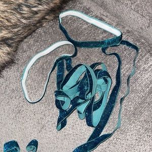 Blue/green Iheartraves pair of non-slip glitter leg wraps